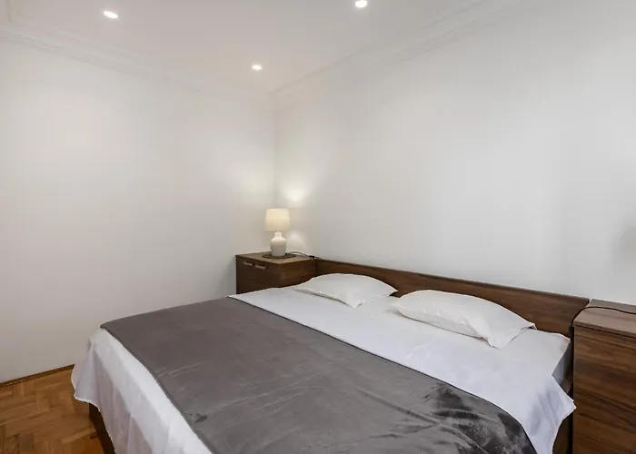 One Bedroom Amazing In بيت للعطل